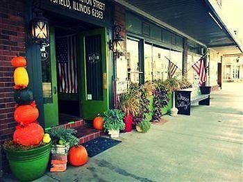 โรงแรมวิลเลียม วัตสัน Pittsfield ภายนอก รูปภาพ