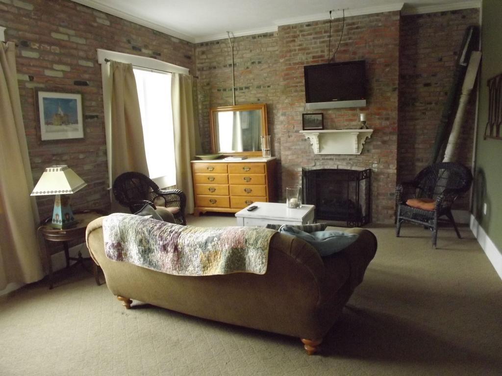โรงแรมวิลเลียม วัตสัน Pittsfield ภายนอก รูปภาพ