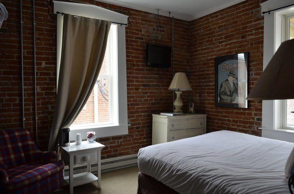 โรงแรมวิลเลียม วัตสัน Pittsfield ภายนอก รูปภาพ