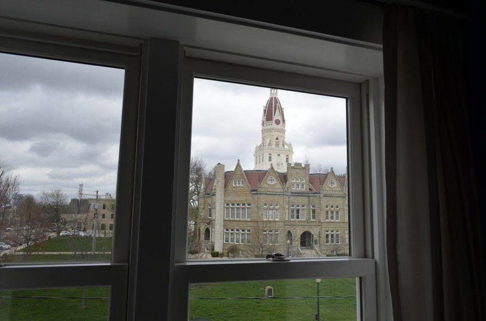 โรงแรมวิลเลียม วัตสัน Pittsfield ภายนอก รูปภาพ